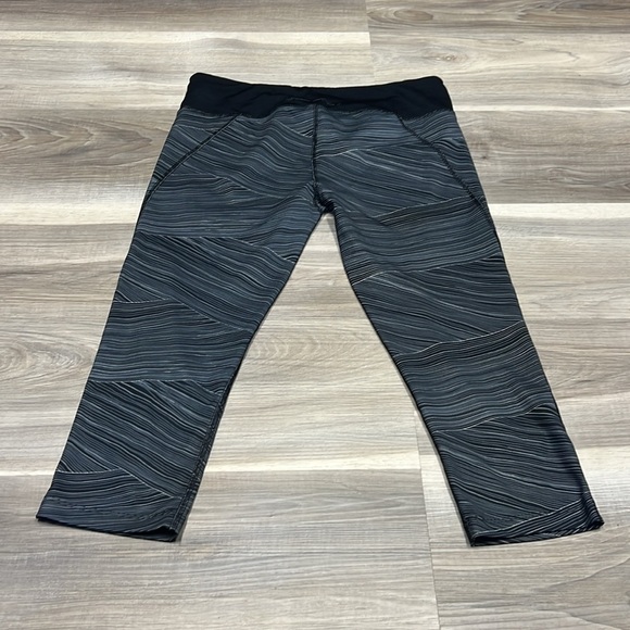 Under armour Capri length  leggings size medium - Picture 6 of 8